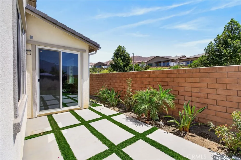 24170 Hillcrest #1 Corona, CA 92883