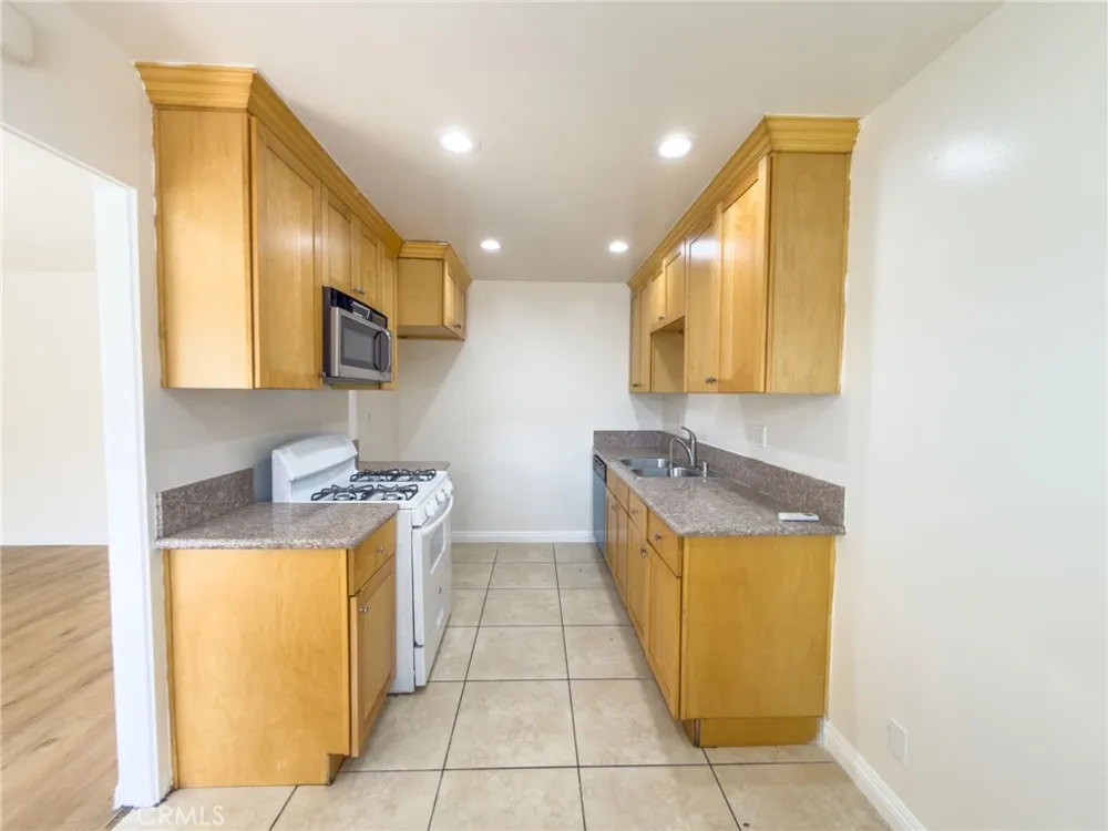 3030 Vineland #3 Baldwin Park, CA 91706