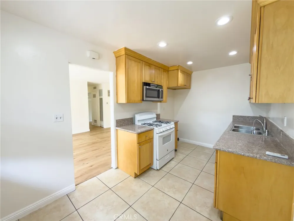 3030 Vineland #3 Baldwin Park, CA 91706