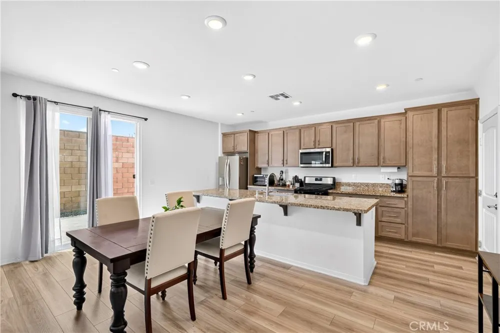860 S Sumac Rialto, CA 92376