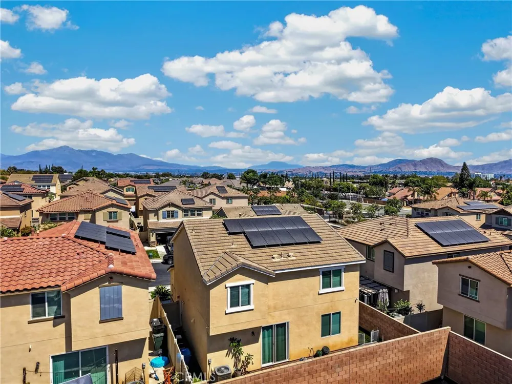 860 S Sumac Rialto, CA 92376
