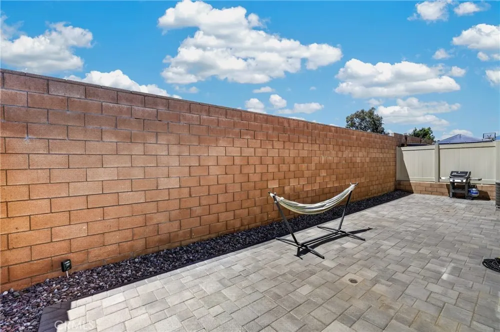 860 S Sumac Rialto, CA 92376