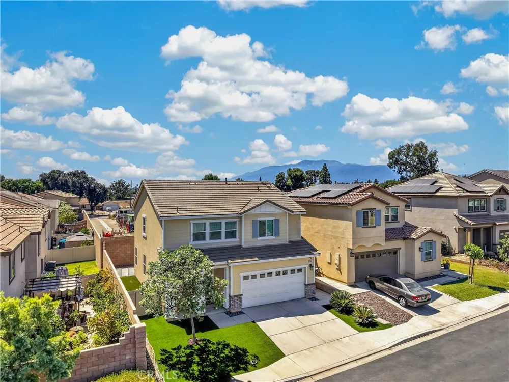 860 S Sumac Rialto, CA 92376