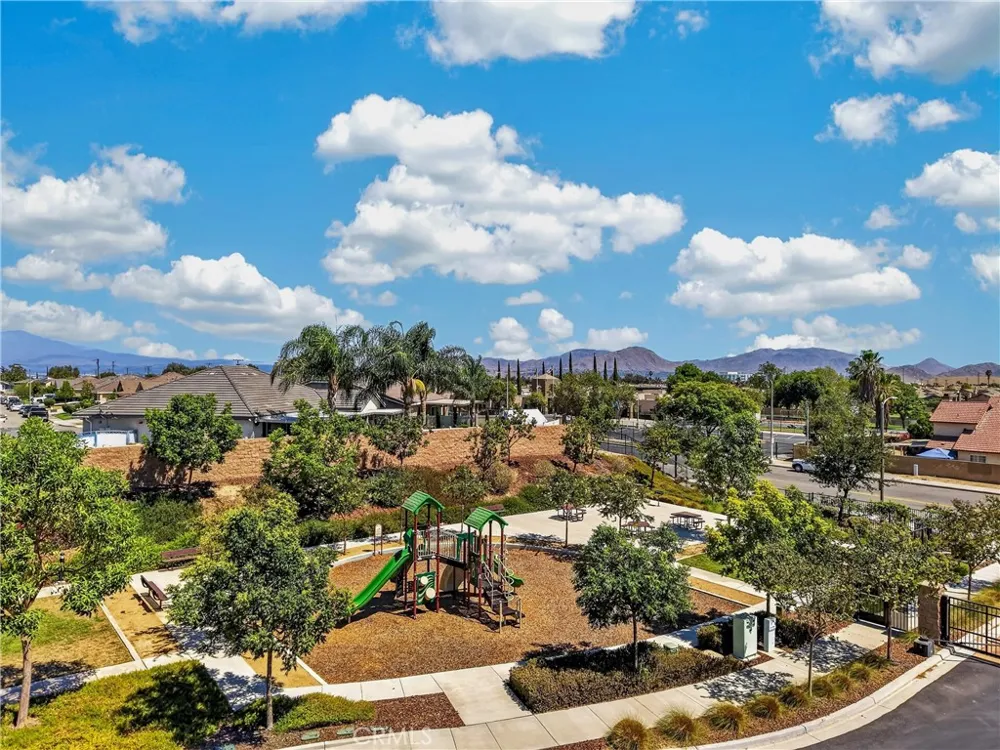 860 S Sumac Rialto, CA 92376