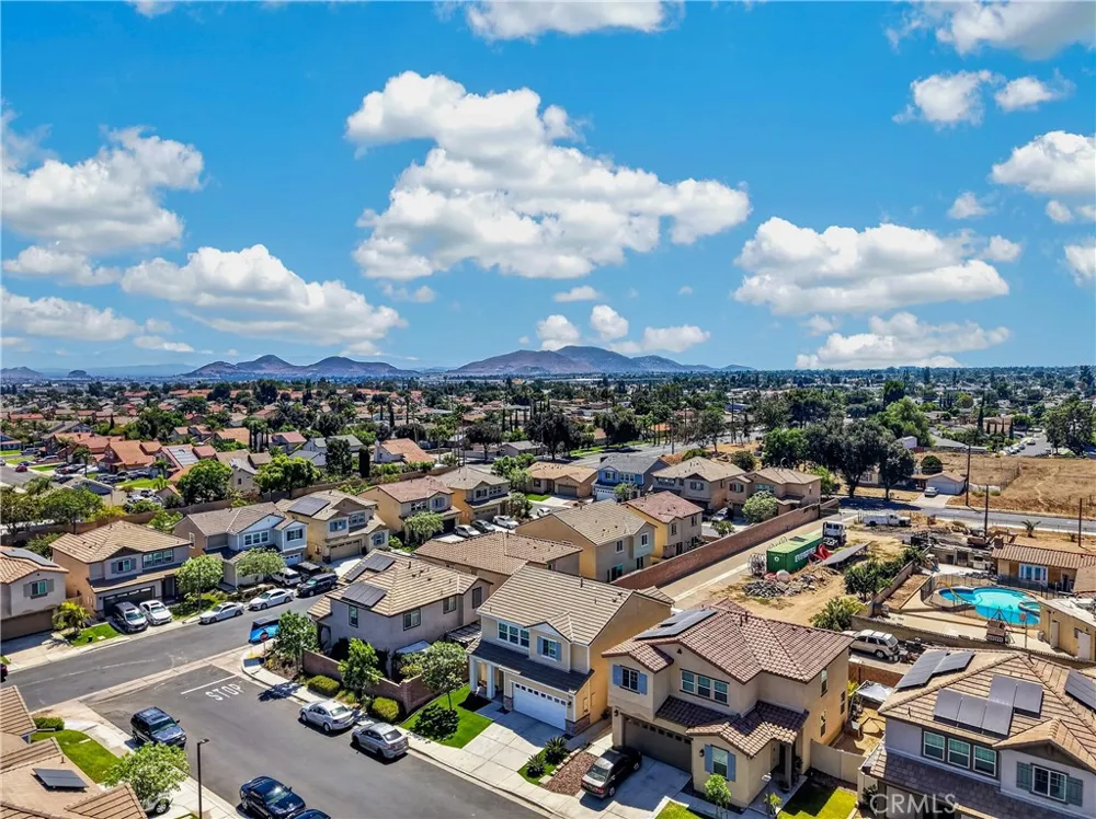 860 S Sumac Rialto, CA 92376