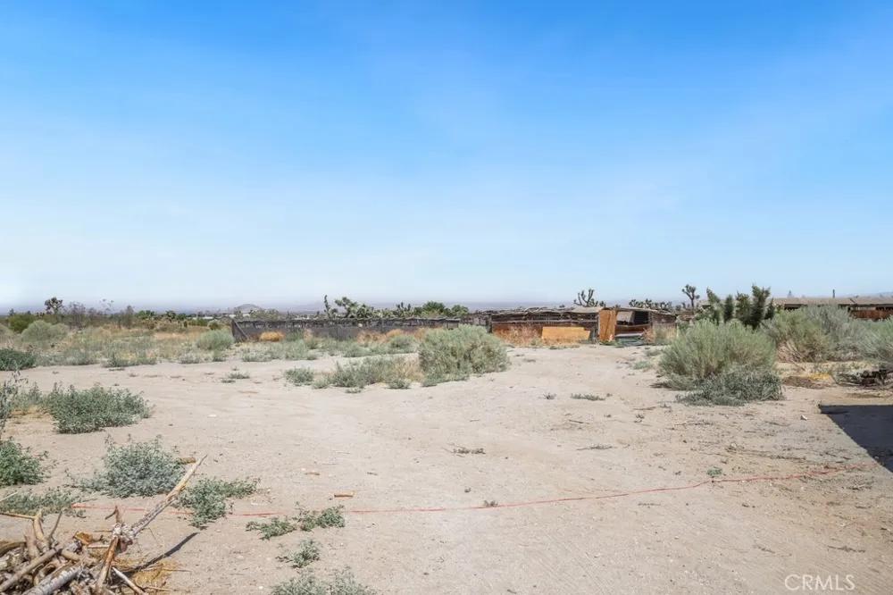 1930 Calaveras Pinon Hills, CA 92372