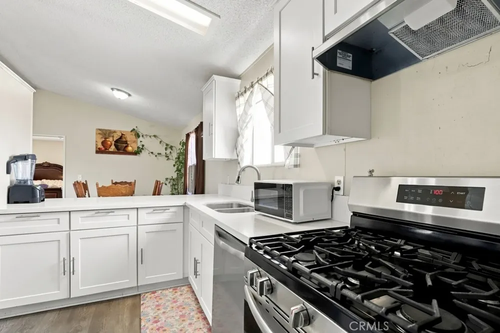 1930 Calaveras Pinon Hills, CA 92372