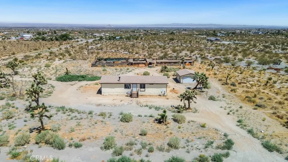 1930 Calaveras Pinon Hills, CA 92372