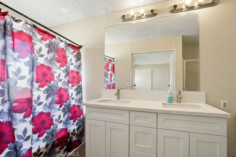 1930 Calaveras Pinon Hills, CA 92372