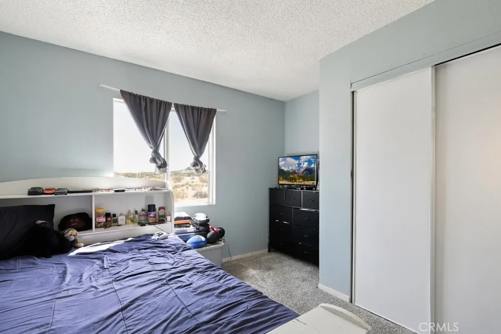 1930 Calaveras Pinon Hills, CA 92372