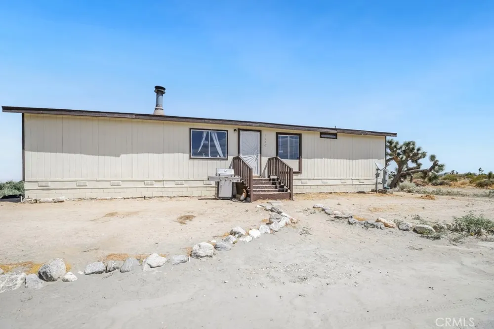 1930 Calaveras Pinon Hills, CA 92372