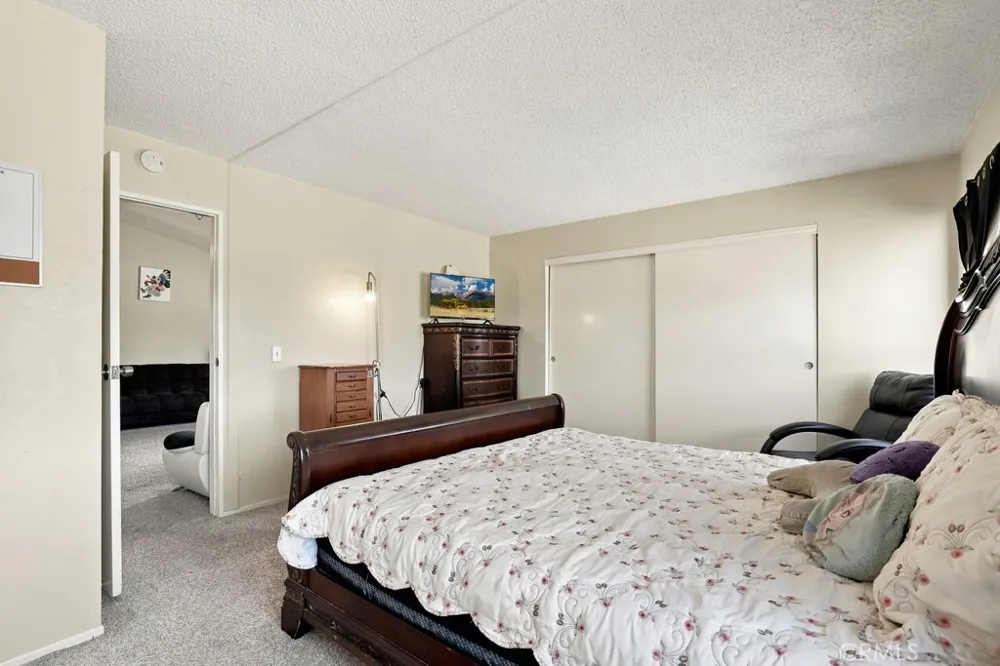 1930 Calaveras Pinon Hills, CA 92372