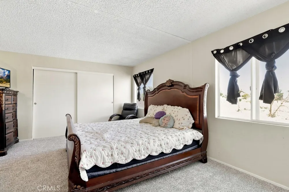 1930 Calaveras Pinon Hills, CA 92372