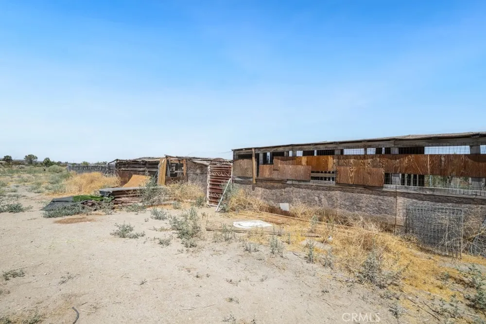 1930 Calaveras Pinon Hills, CA 92372