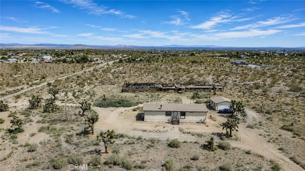 1930 Calaveras Pinon Hills, CA 92372