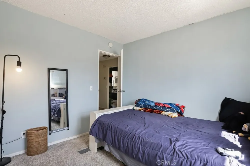 1930 Calaveras Pinon Hills, CA 92372