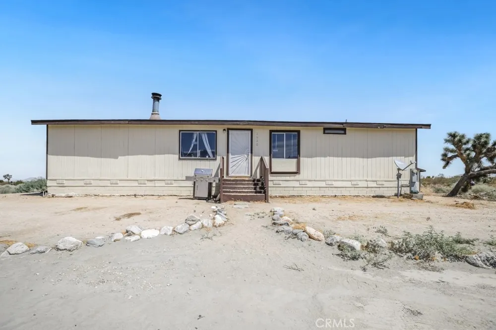 1930 Calaveras Pinon Hills, CA 92372
