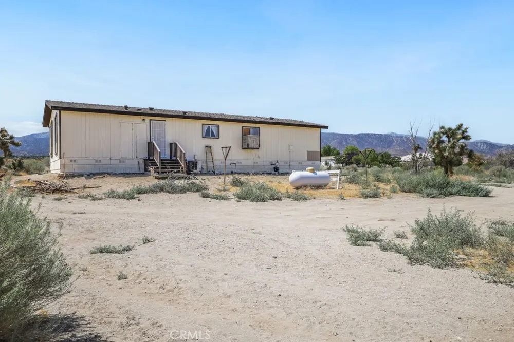 1930 Calaveras Pinon Hills, CA 92372
