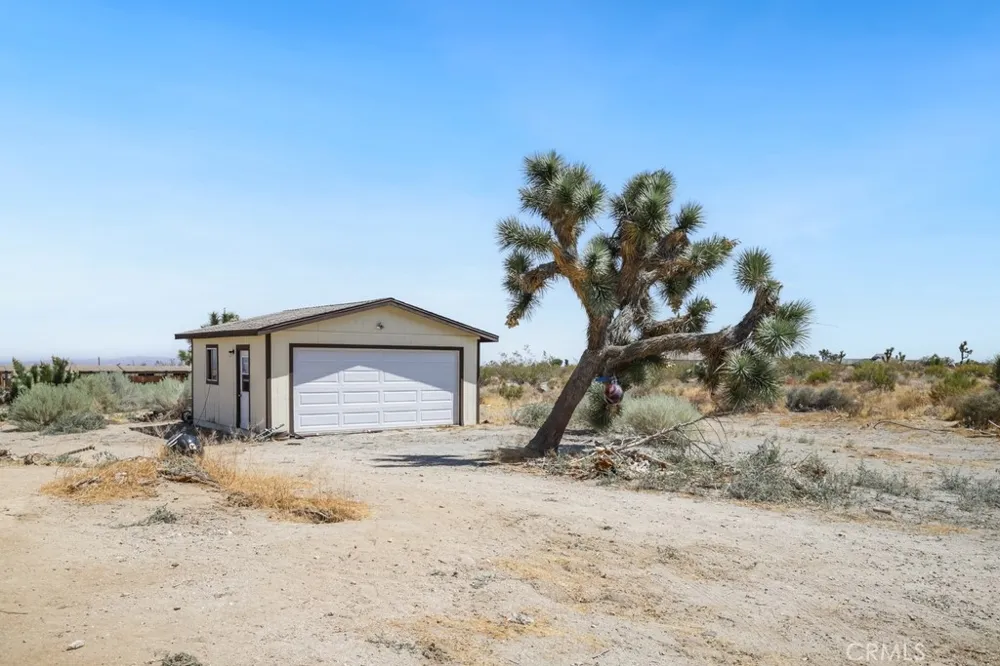1930 Calaveras Pinon Hills, CA 92372