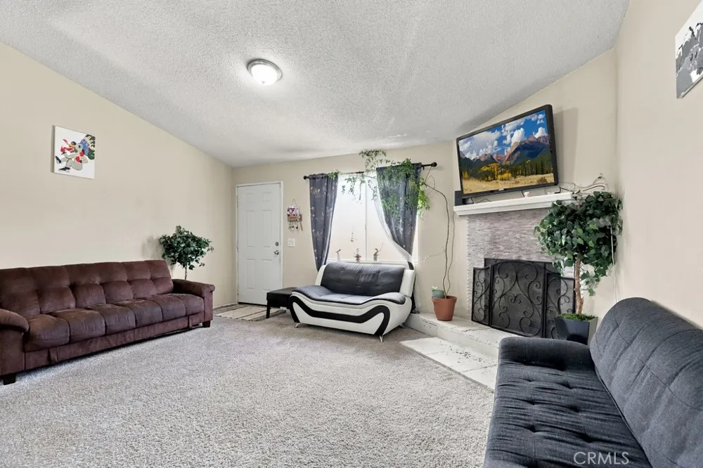 1930 Calaveras Pinon Hills, CA 92372
