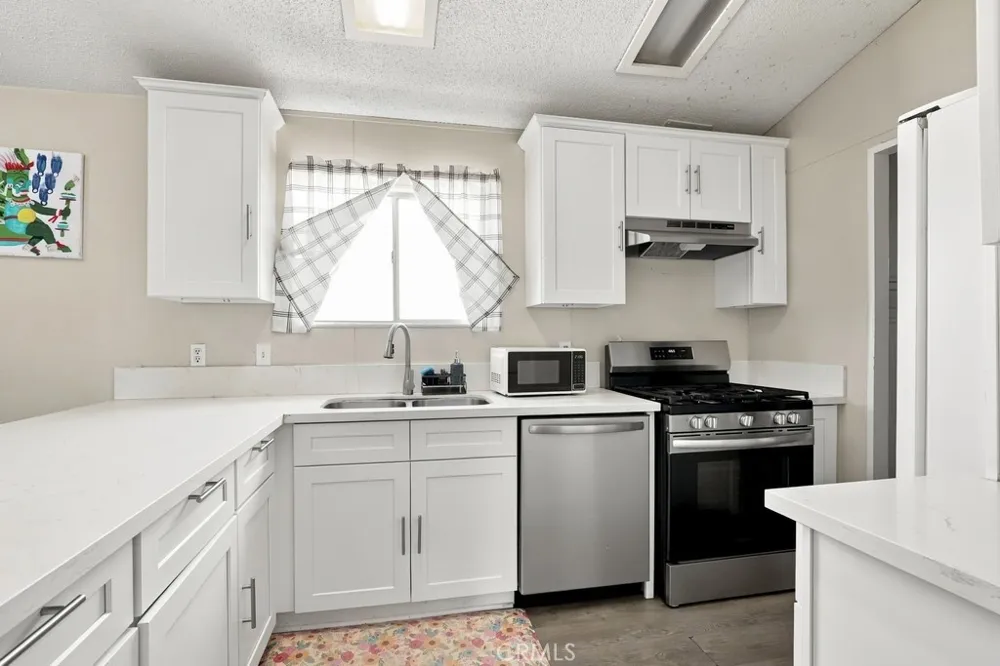1930 Calaveras Pinon Hills, CA 92372