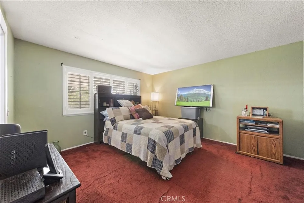 7370 Palm Fontana, CA 92336