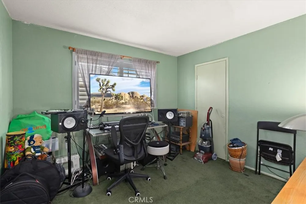 7370 Palm Fontana, CA 92336