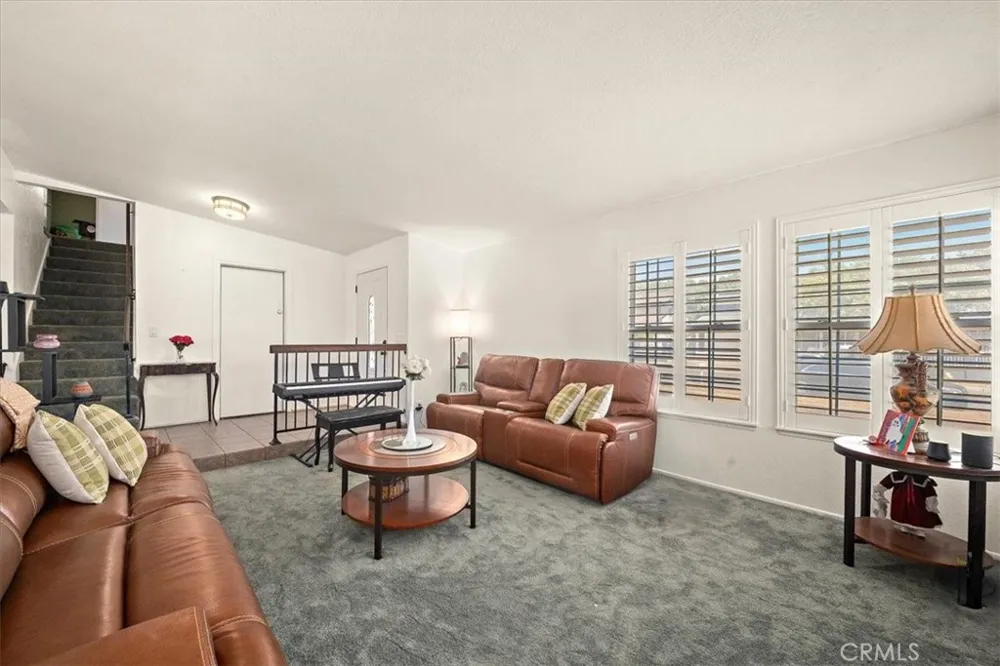 7370 Palm Fontana, CA 92336