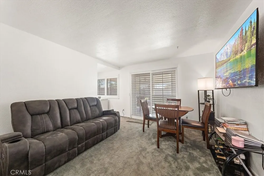 7370 Palm Fontana, CA 92336