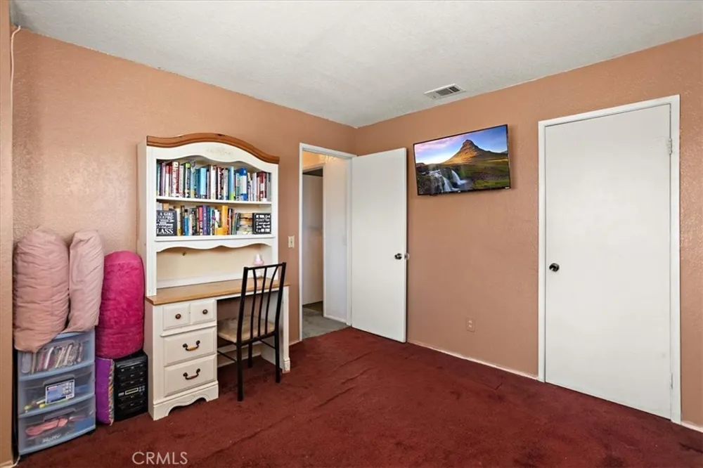 7370 Palm Fontana, CA 92336