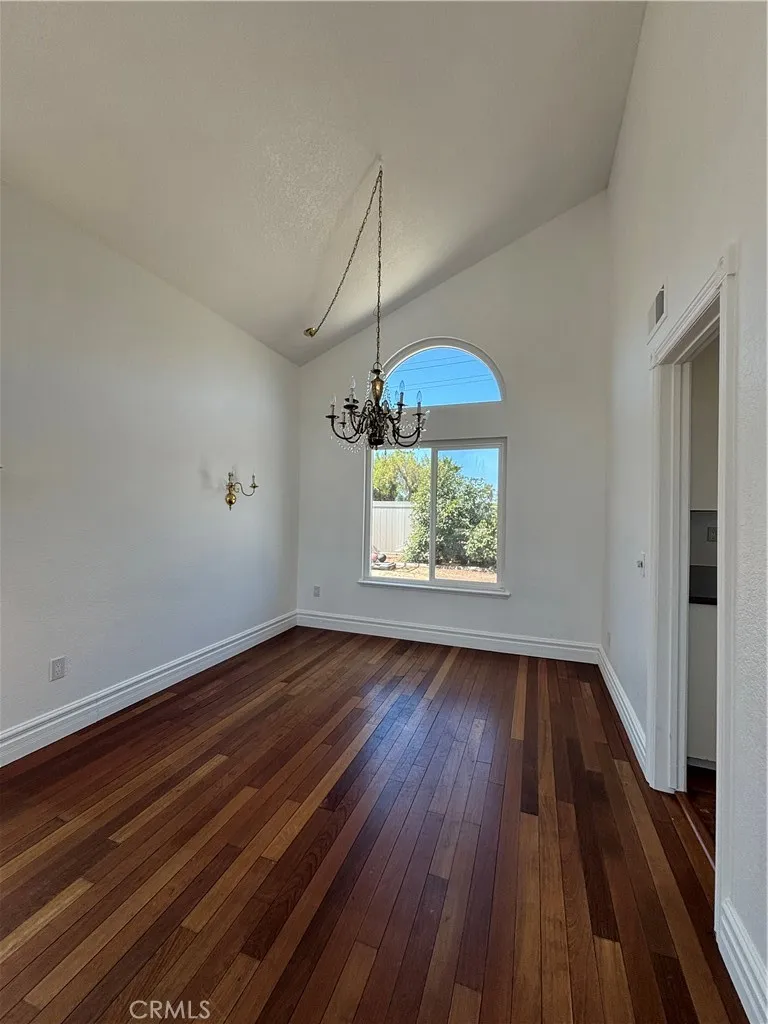 23711 Redbark Moreno Valley, CA 92557