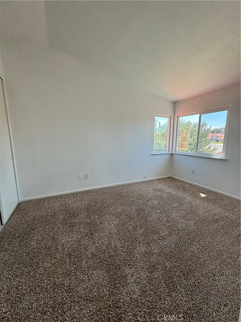 23711 Redbark Moreno Valley, CA 92557