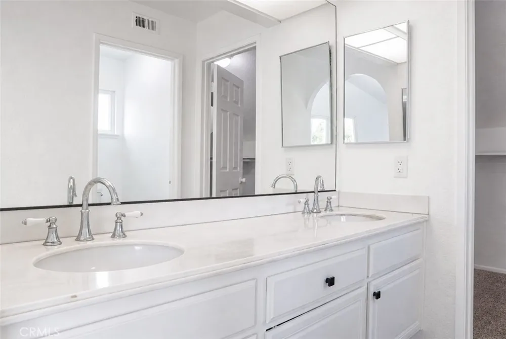 23711 Redbark Moreno Valley, CA 92557