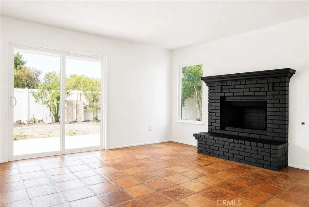 23711 Redbark Moreno Valley, CA 92557