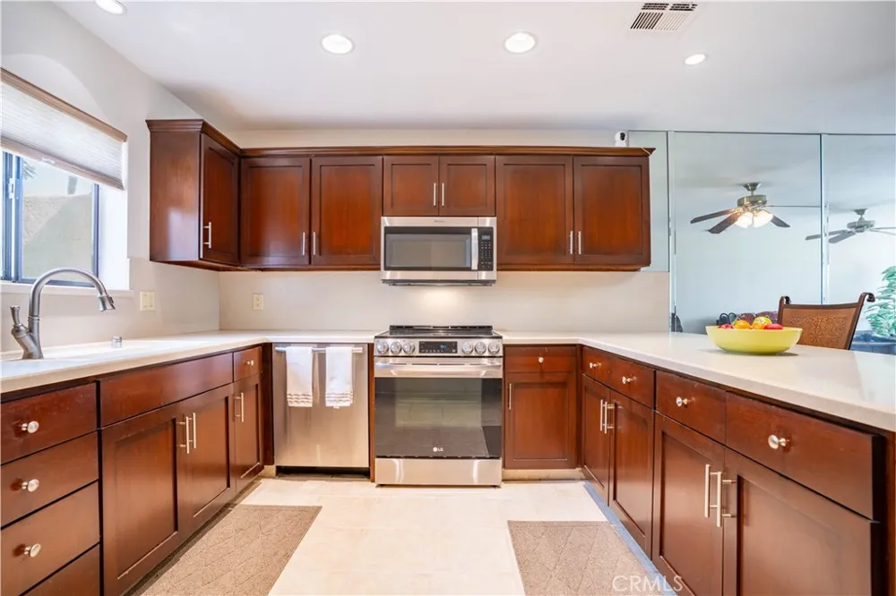 314 Lakewood Palm Desert, CA 92260