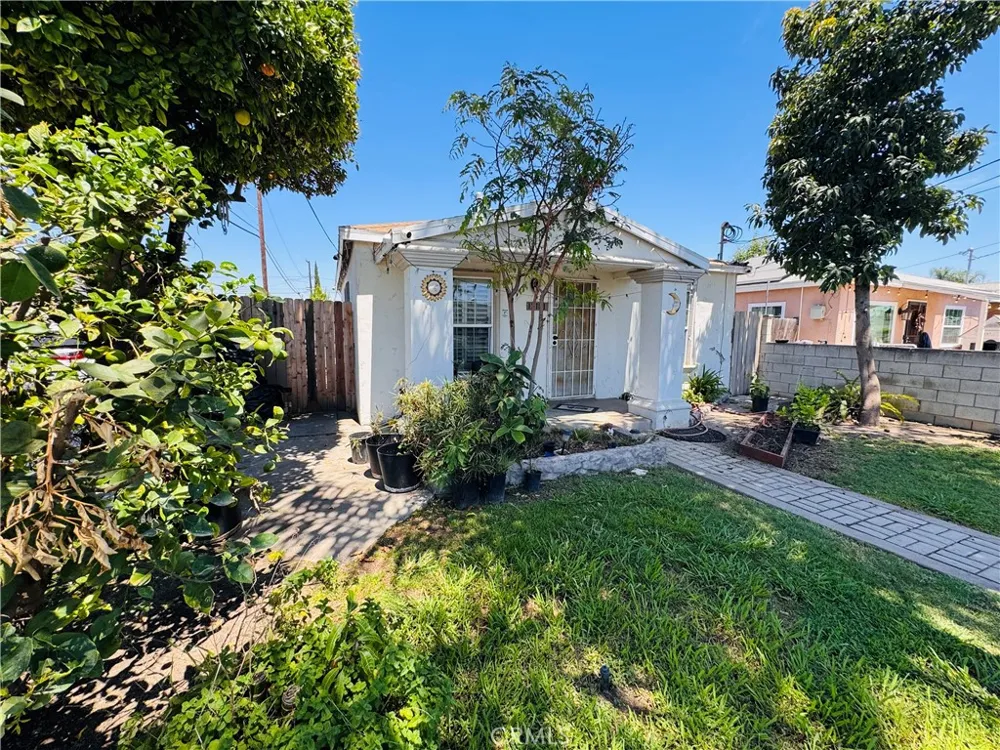 12101 Barnwall Norwalk, CA 90650