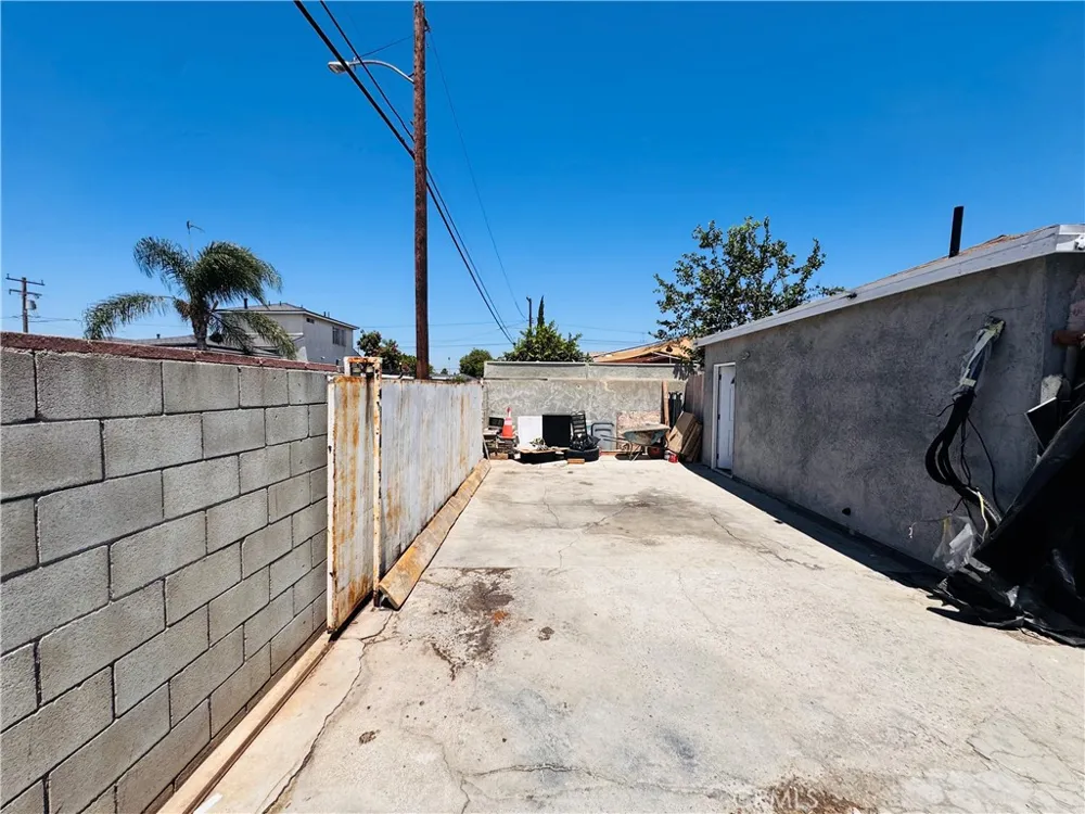 12101 Barnwall Norwalk, CA 90650