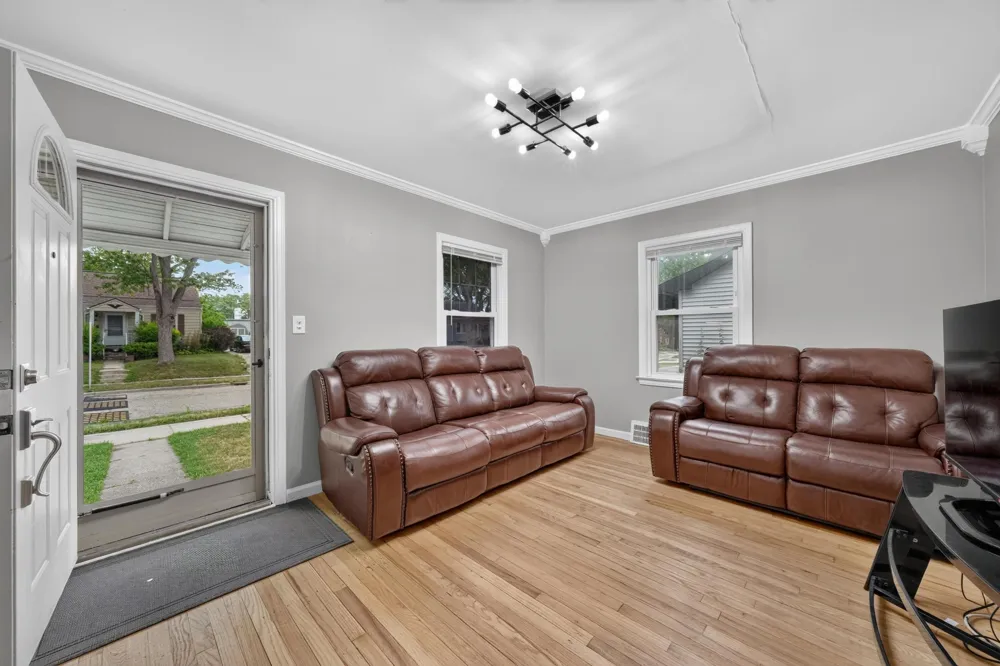 230 Dick Avenue Pontiac, MI 48341
