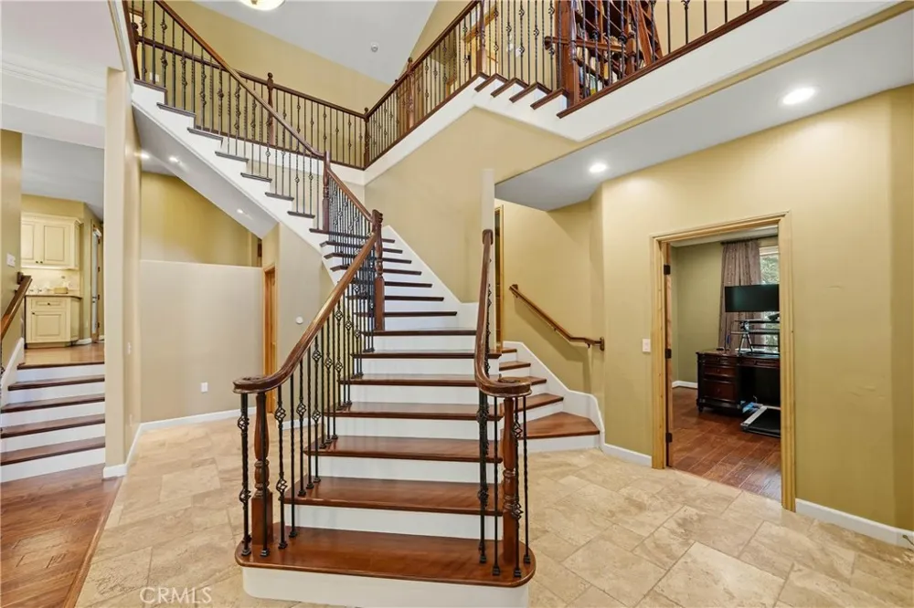 30151 Skyline Running Springs, CA 92382