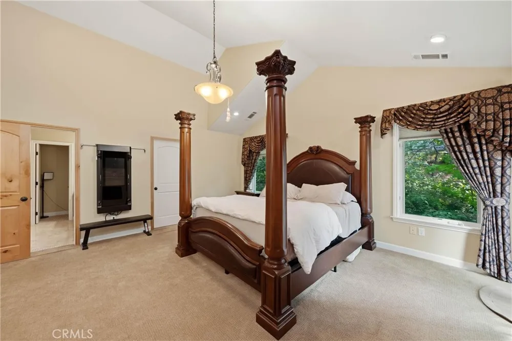 30151 Skyline Running Springs, CA 92382