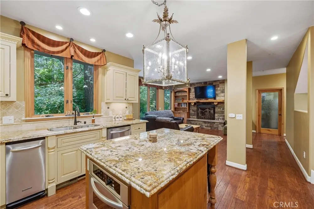 30151 Skyline Running Springs, CA 92382