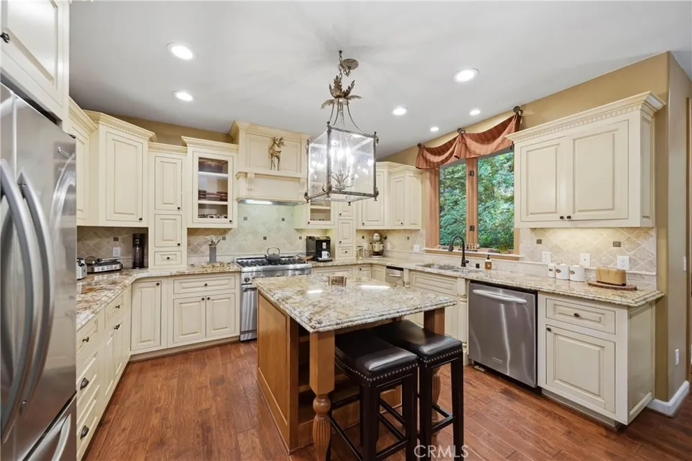 30151 Skyline Running Springs, CA 92382