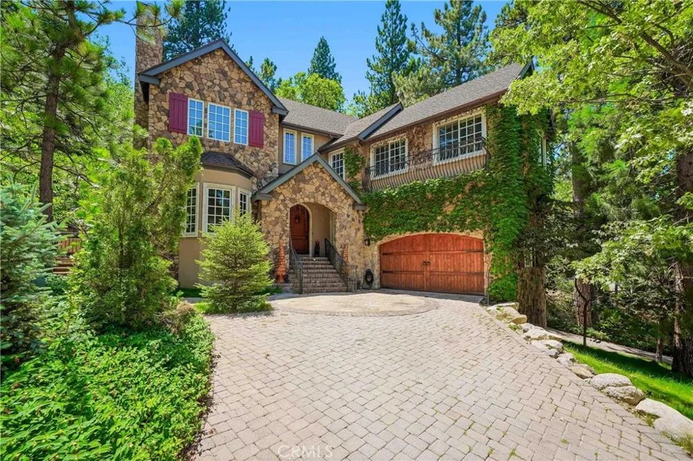 30151 Skyline Running Springs, CA 92382