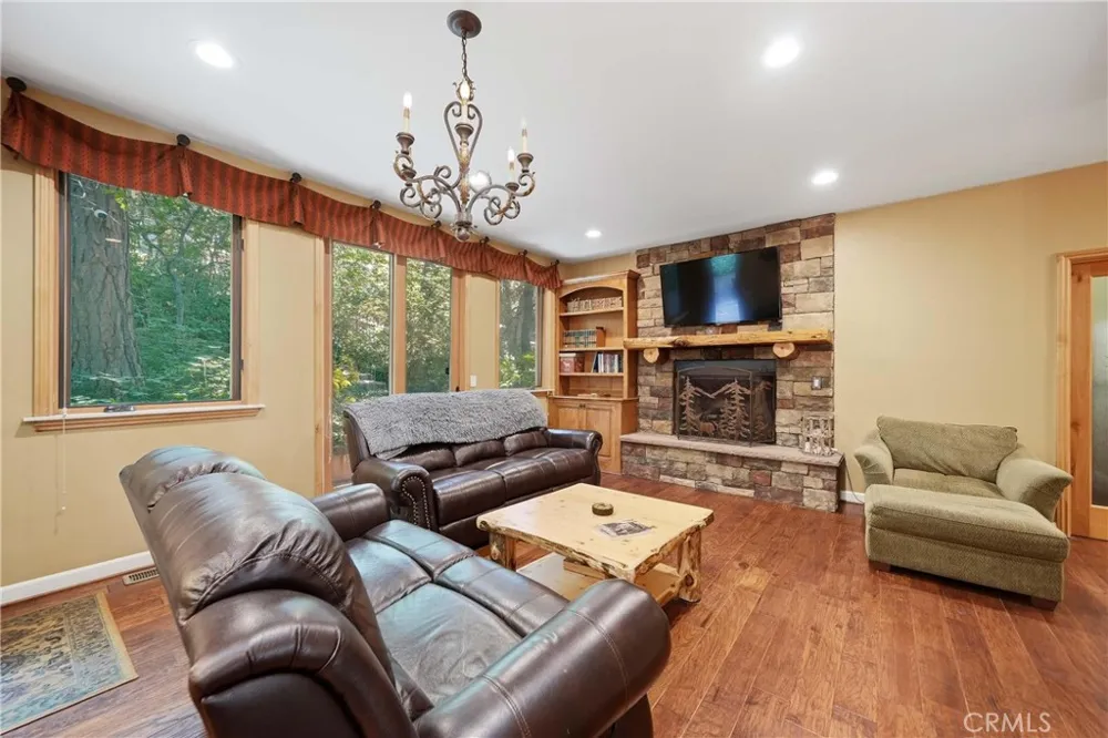 30151 Skyline Running Springs, CA 92382