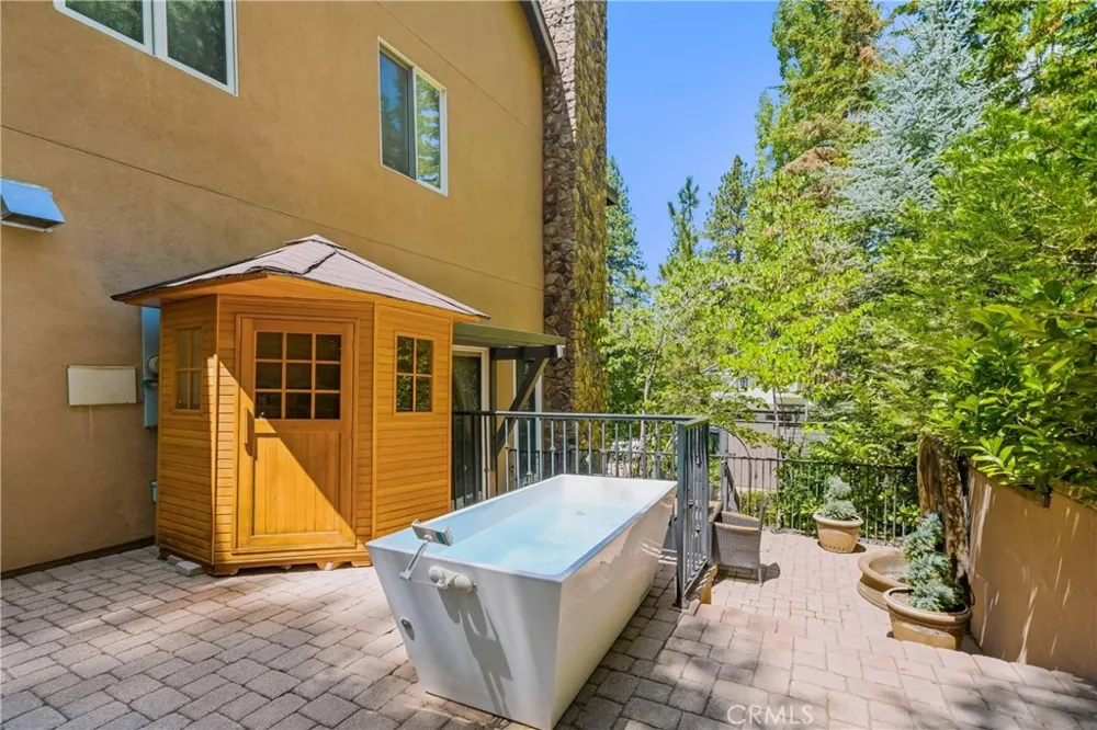 30151 Skyline Running Springs, CA 92382