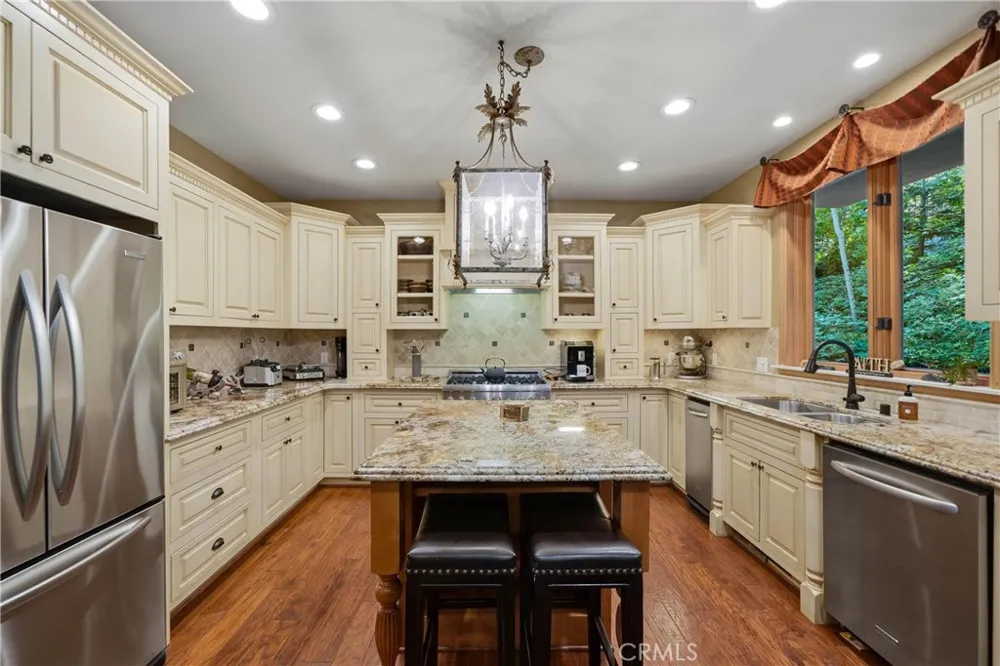 30151 Skyline Running Springs, CA 92382