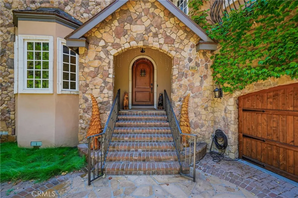 30151 Skyline Running Springs, CA 92382