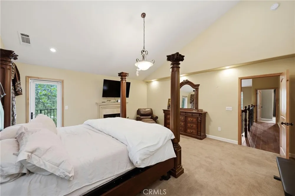 30151 Skyline Running Springs, CA 92382