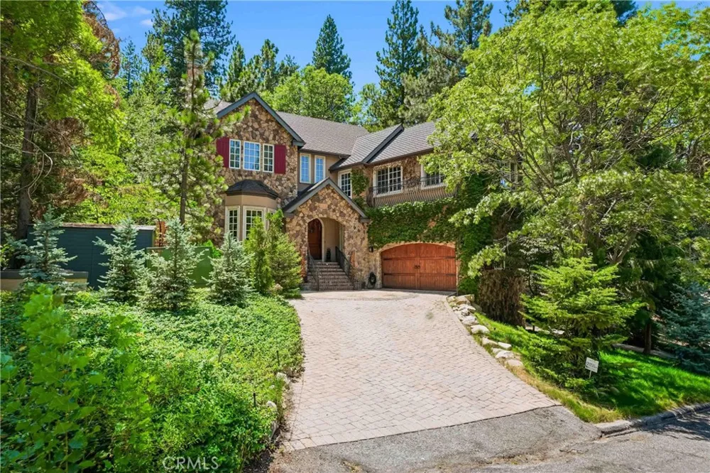 30151 Skyline Running Springs, CA 92382