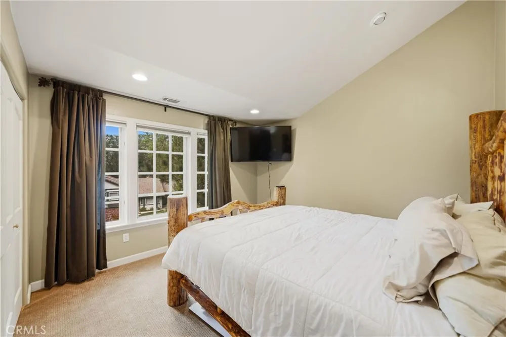 30151 Skyline Running Springs, CA 92382